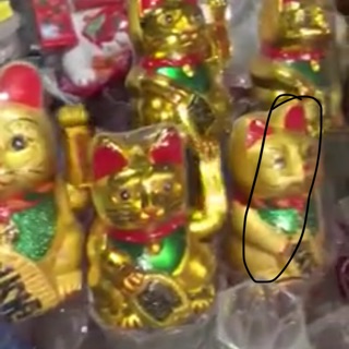 Mèo vẫy tay