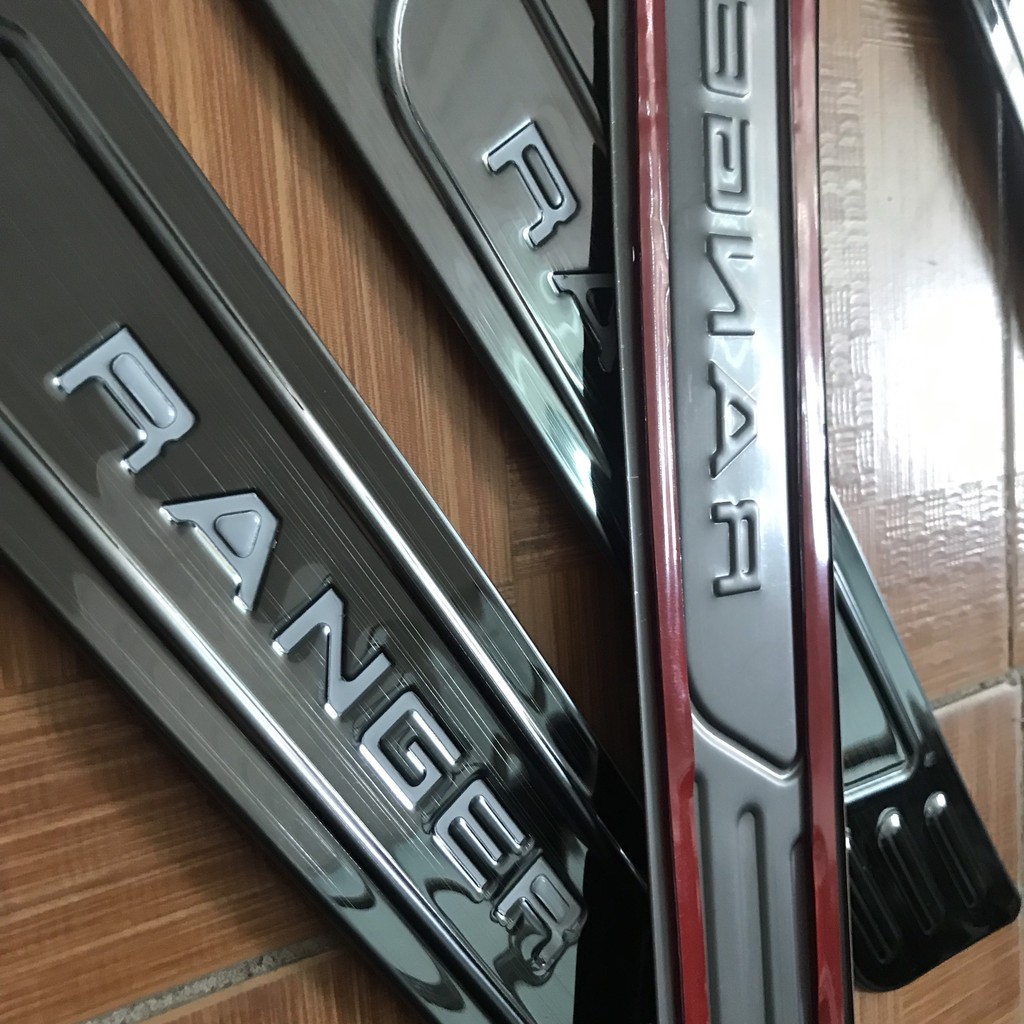 Bộ ốp bậc giẫm ngoài Titan xe Ford Ranger 2016-2021 mẫu mới