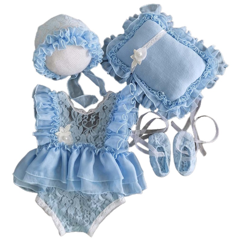Set 5 món gồm đầm ren + nón + giày + quần short + gối dùng làm phụ kiện chụp ảnh cho bé sơ sinh