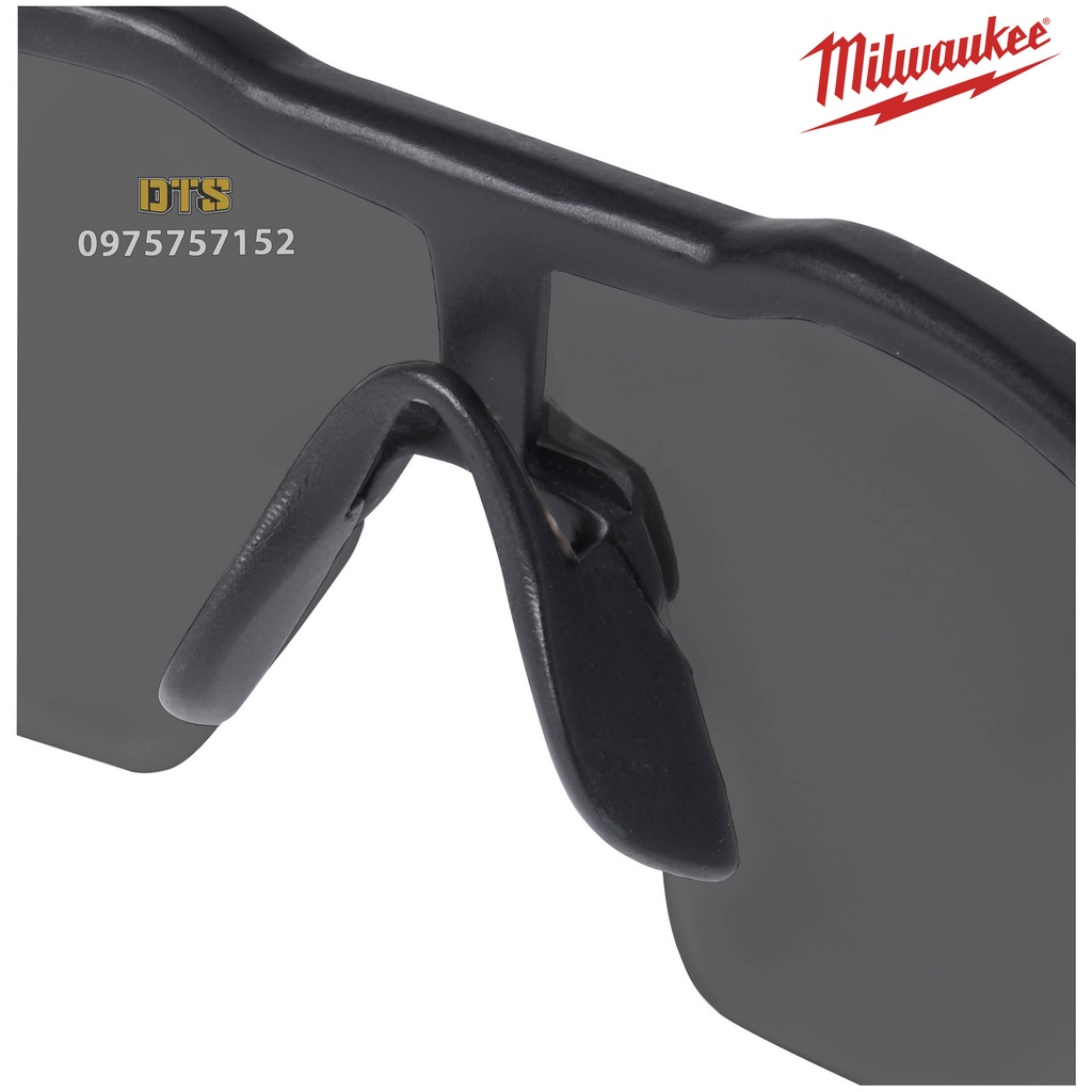 Kính bảo hộ đen Milwaukee Mỹ kính chống bụi, chống hơi nước trầy xước vượt trội, ngăn chặn tia UV, mắt kính đi xe máy