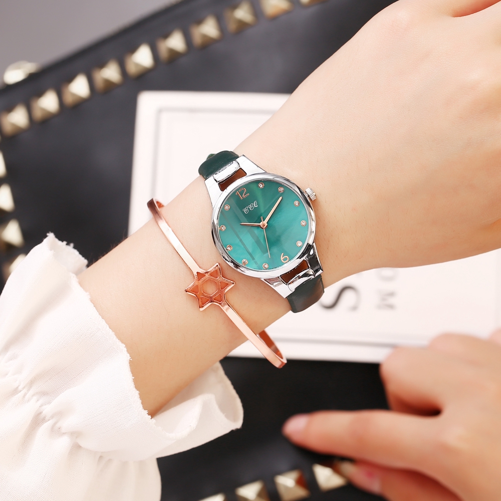 Đồng hồ dây da thiết kế sang trọng dành cho nữ