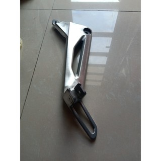 Bát nhôm gác chân bên trái dành cho xe Super Dream