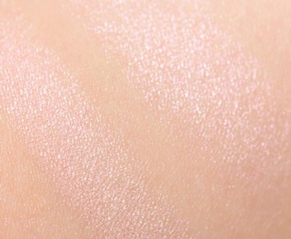 Phấn bắt sáng Becca Rose Quartz Flashes Seashell