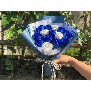 (Mẫu mới) Bó hoa hồng sáp 14 bông tone xanh dương (Tặng thiệp) - Ảnh thật