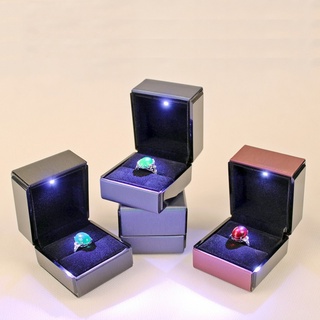 Hộp đựng trang sức nhẫn có đèn LED độc đáo