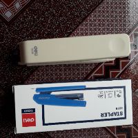 Dập ghim số 10 Deli 229 dập 15-20 tờ