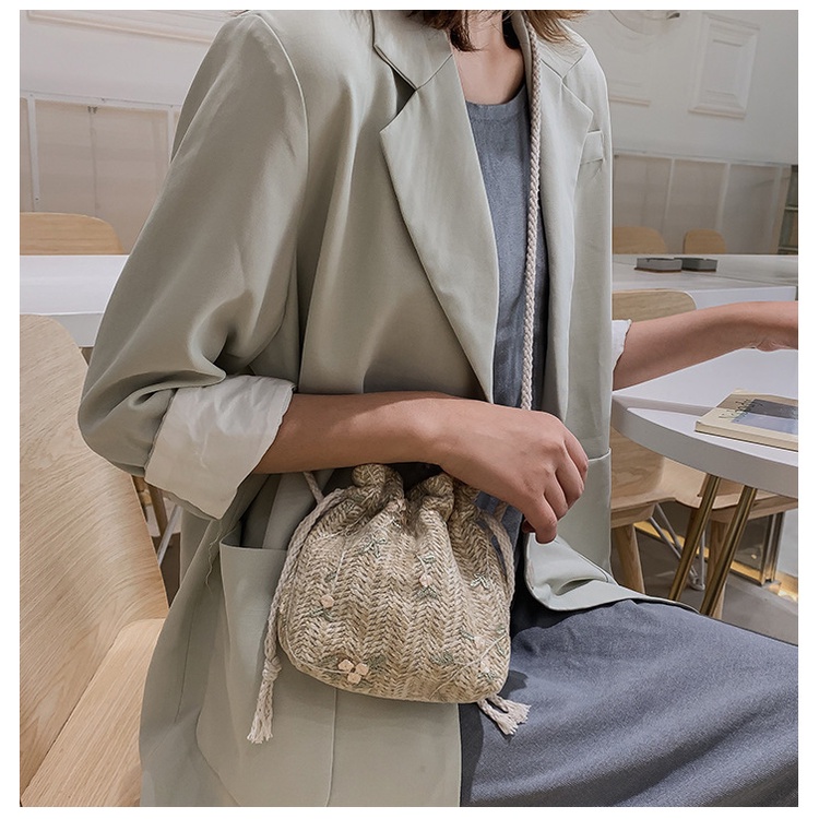 Túi Đeo Chéo Dệt Ren Mini Dễ Thương Thời Trang Đựng Son Kem Nền Và Mỹ Phẩm Khác