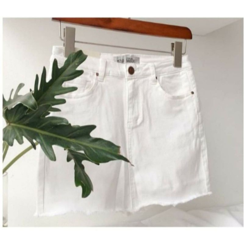 CHÂN VÁY KAKI NGẮN TUA RUA RÁCH ☘️☘️