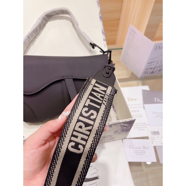 Túi xách diỏr yên ngựa chữ D Lót da bò từ trong ra ngoài sz 25