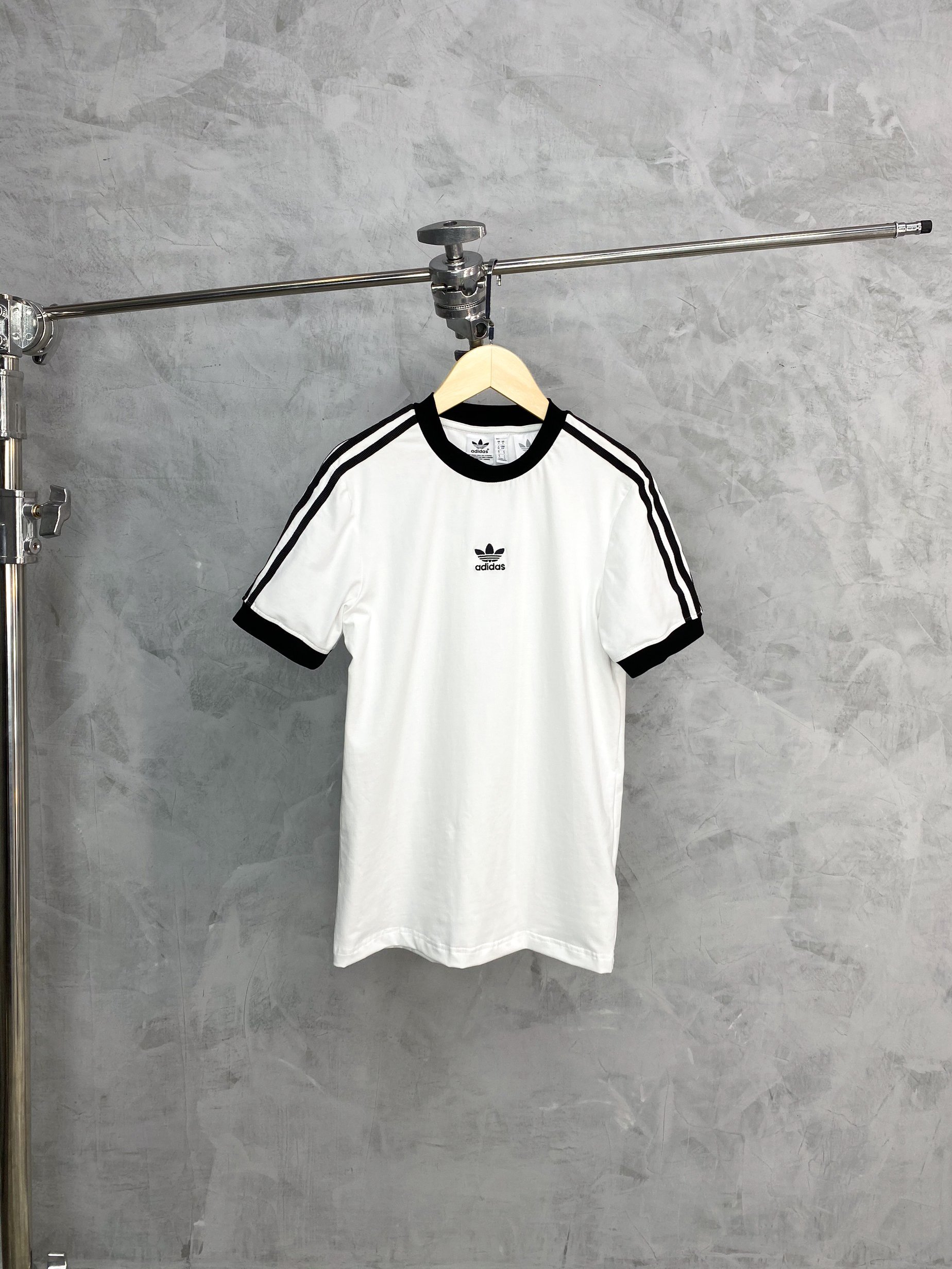 (HÀNG XUẤT XỊN) Áo das trắng 3 sọc logo giửa mới 502 3-Stripes Tee in White Made in Cambodia full tag code