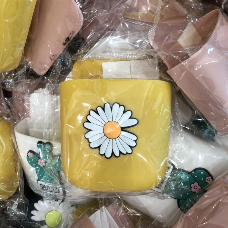 Giá dán tường đựng điều khiển tivi, điều hoà, điện thoại, ốp điện thoại dán tường hoạ tiết 3D dễ thuơng