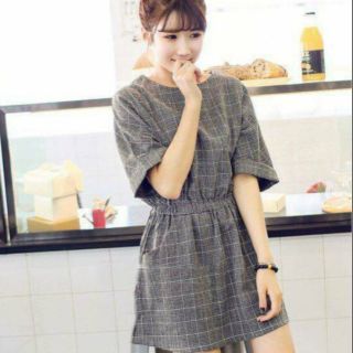 Đầm kẻ xám bo eo
