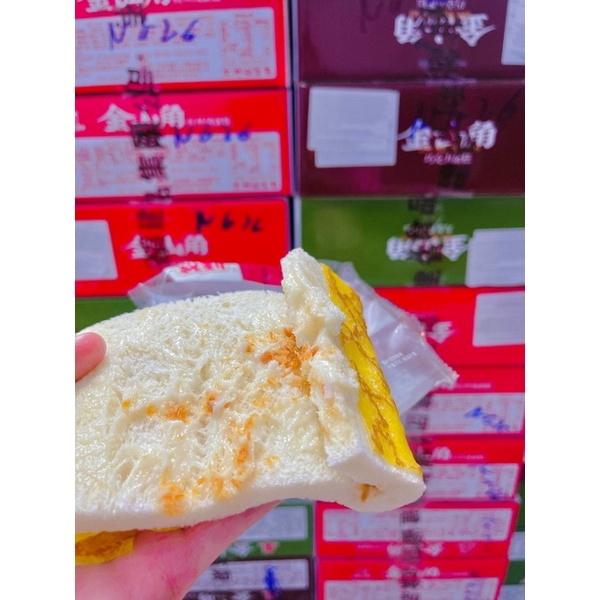 Bánh mì sandwich cuộn vỏ trứng sốt kem béo chà bông
