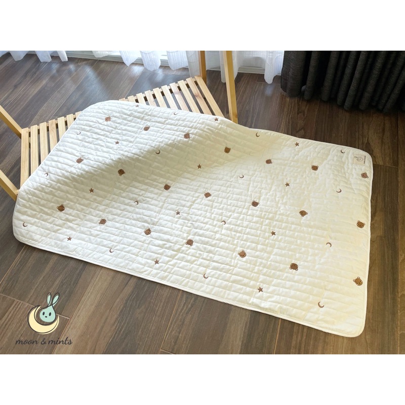 Topper thảm lót chống thấm chần bông cho bé Moon&Mints, hoạ tiết thêu phong cách Hàn Quốc