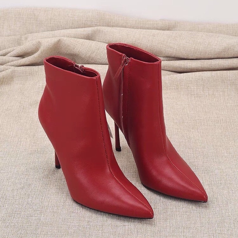 Boots đỏ xuất Uk