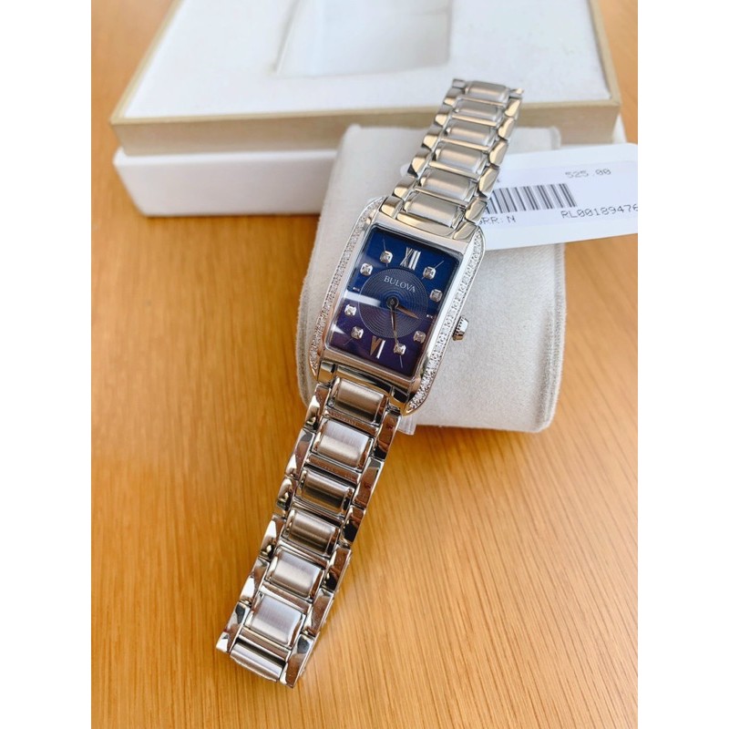 Đồng hồ nữ Bulova mặt vuông .