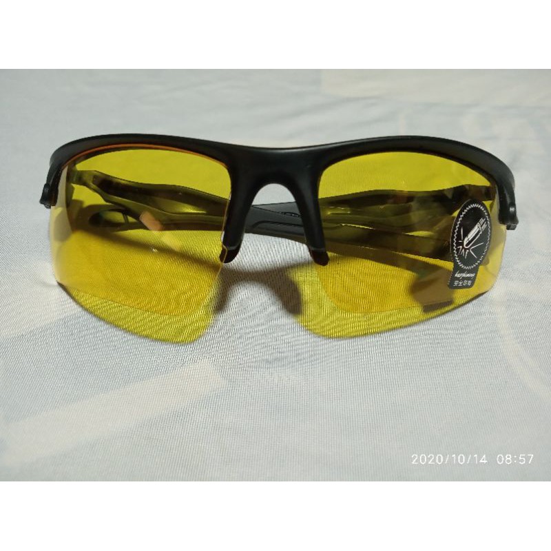 Kính mát 2 trong 1 đi ngày lẫn đêm giá sinh viên | BigBuy360 - bigbuy360.vn