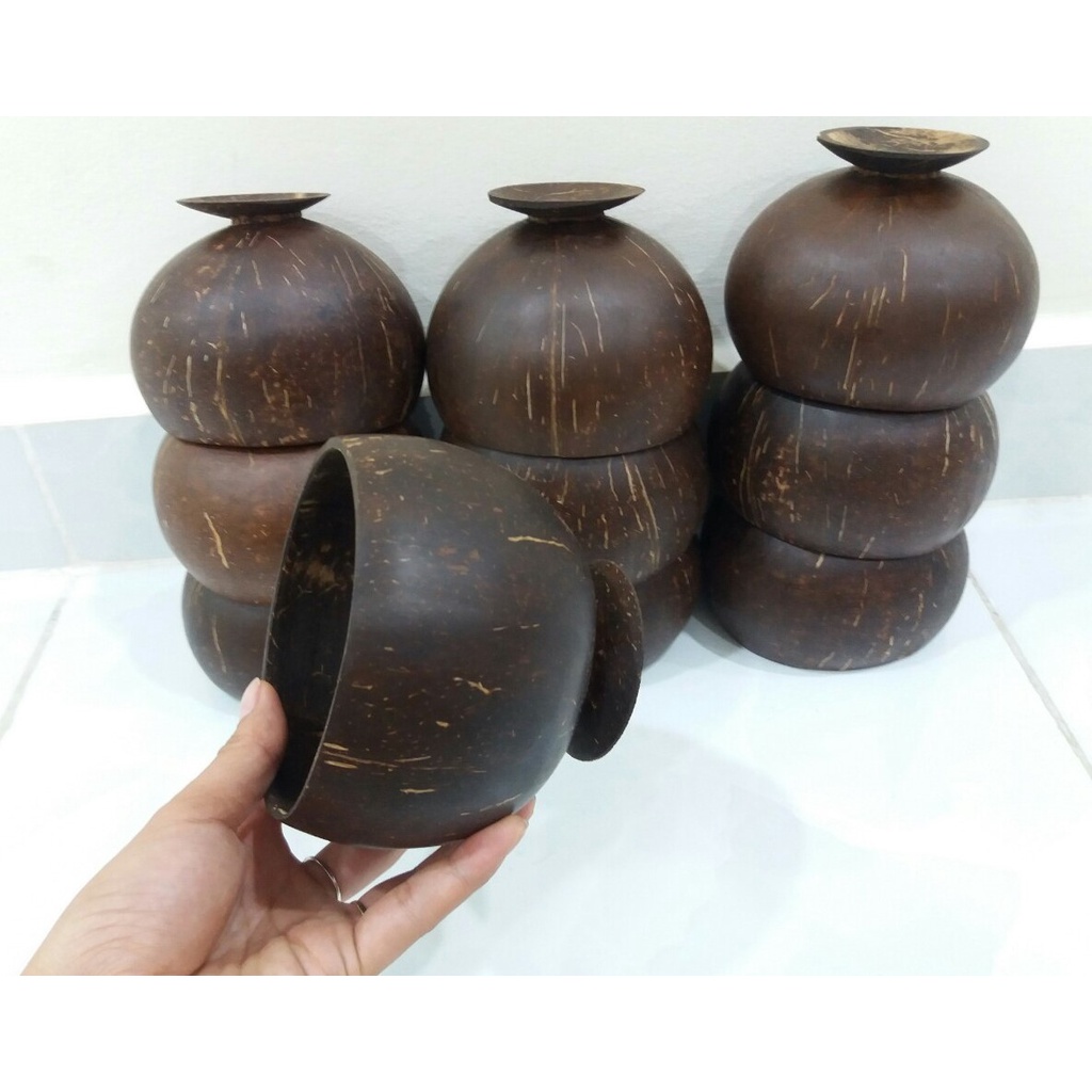 Ly uống bia, ăn chè, kem, sinh tố, cốc cà phê, trái cây, trà sữa - làm từ gáo dừa.