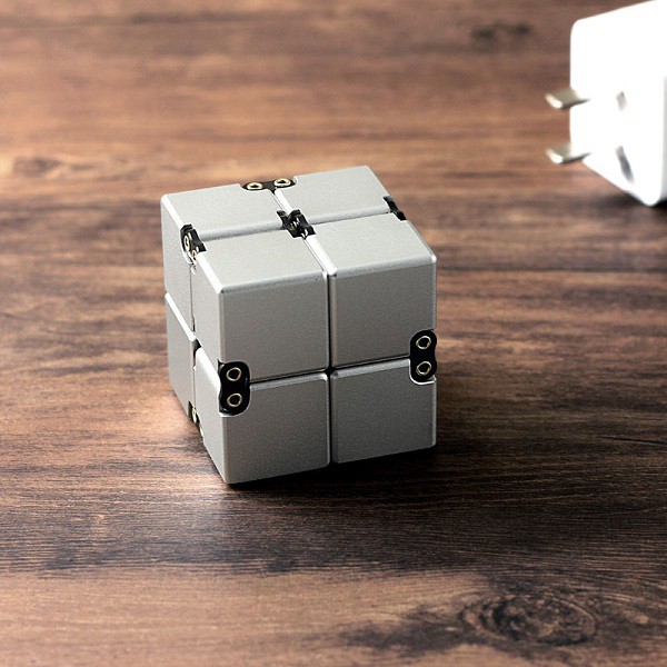 Qùa lưu niệm khối vuông xả stress Infinity Cube - Quà tặng bạn bè, các em nhỏ - [MIỄN PHÍ GÓI QUÀ - TẶNG THIỆP ]