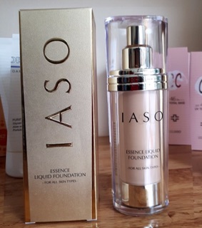 Kem Nền Trang Điểm IASO Essence Liquid Foundation