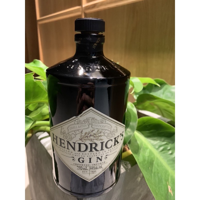 Chai thuỷ tinh 70cl có nắp