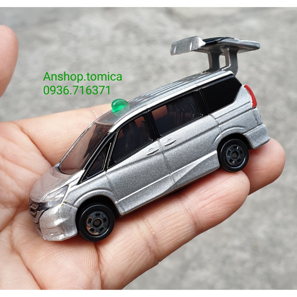 Mô hình xe C. Sát xe dẫn đường đèn xanh tomica Nhật Bản