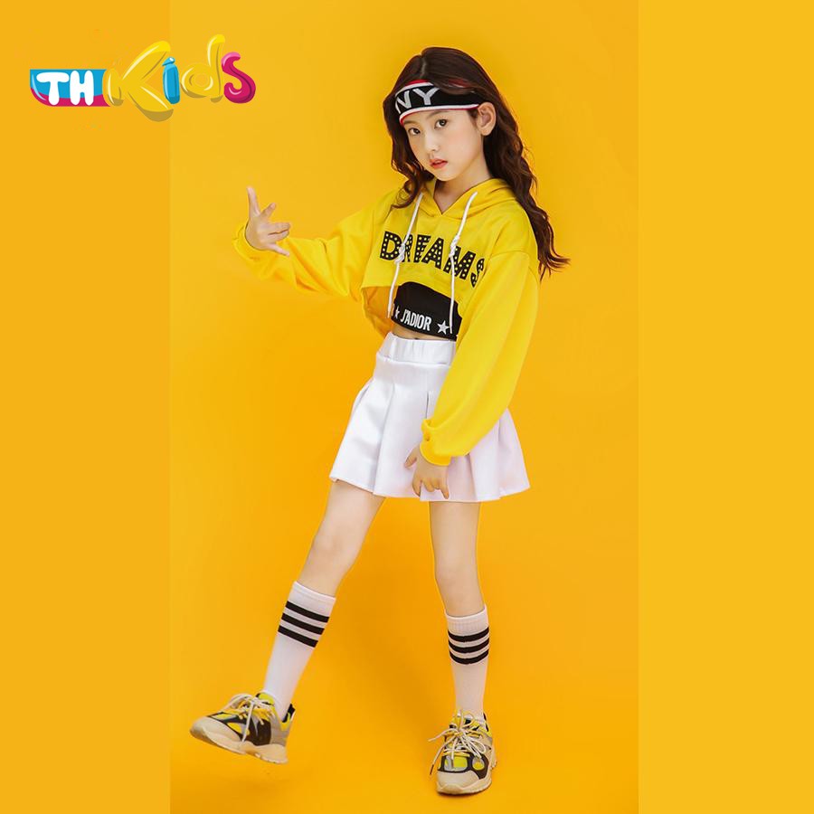 Set Đồ Nhảy Trẻ Em Ba Chi Tiết Áo Dreams Vàng + Áo Ba Lỗ Viền Chữ + Chân Váy Trắng.