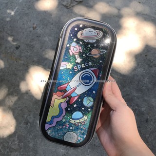 (Khalyshop)👑Hộp bút, bóp viết 1 ngăn hình Space kim tuyến nước màu đen cho học sinh bé trai - 54NSPAC3854E - (21x4x8.5cm
