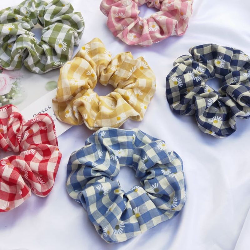 [Mã FAGOGO giảm 12% đơn 99K] [TREN MỚI] Dây buộc tóc Scrunchies caro hoa cúc | BigBuy360 - bigbuy360.vn