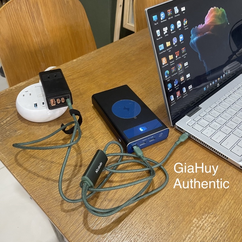 Cáp sạc 2in1 MCDODO CA-747 USB-C to C+C 100W PD/PPS/ QC 4.0 dài 1.2m, sạc nhanh 2 thiết bị cùng lúc