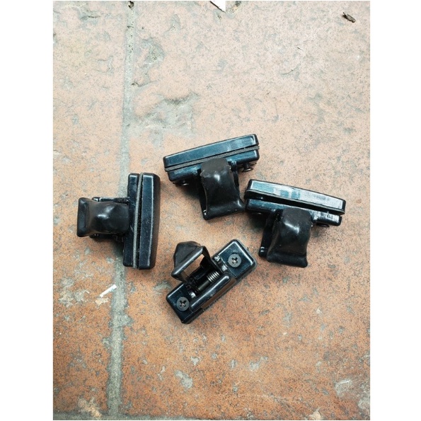 Khoá kính cửa lùa SUZUKI 7 chỗ