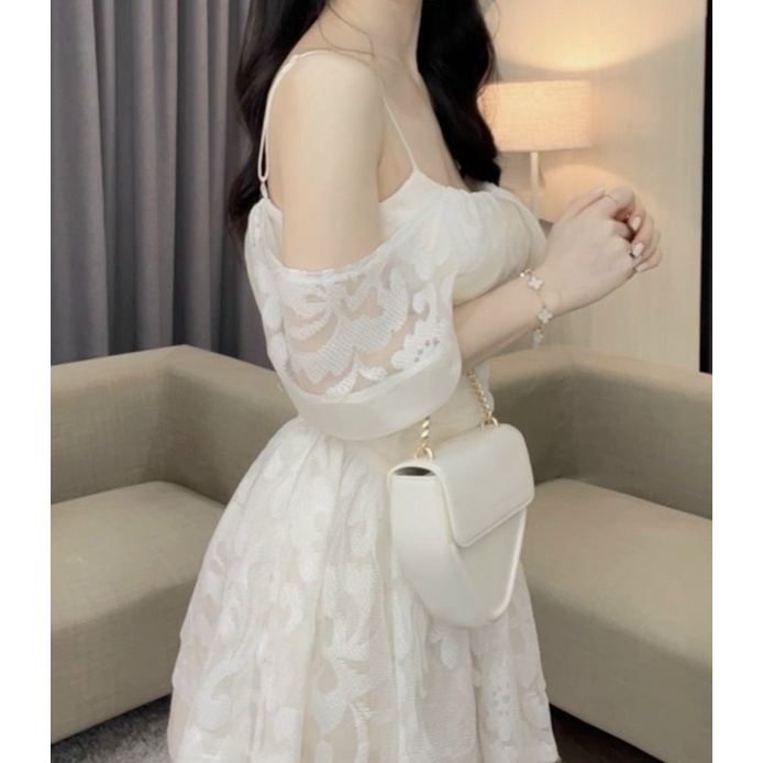 Váy trắng rớt vai nổi