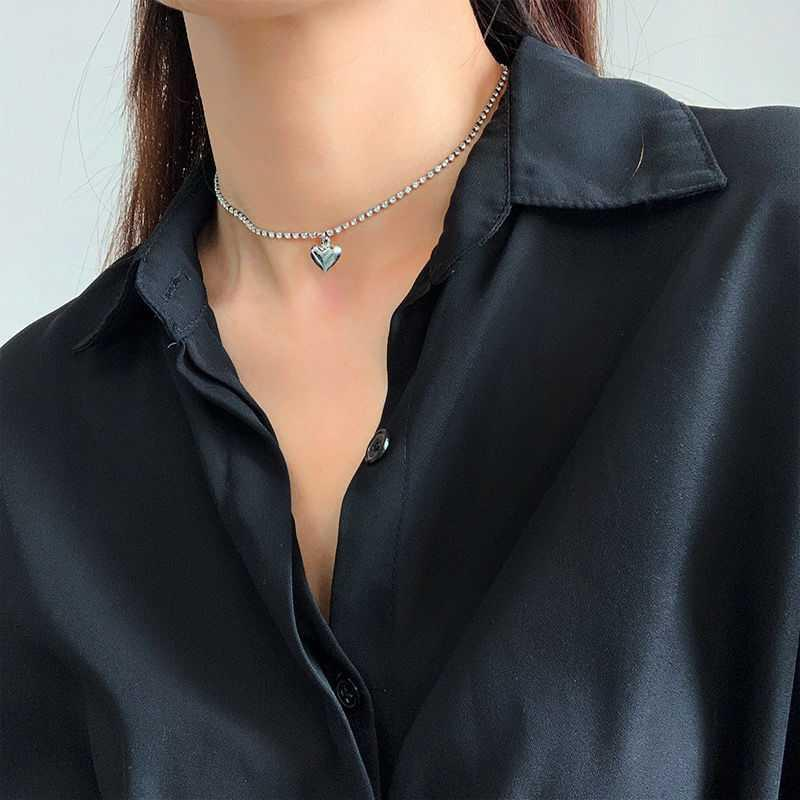 Vòng cổ choker chuỗi xương đòn thiết kế tinh tế với mặt trái tim phong cách Hàn Quốc