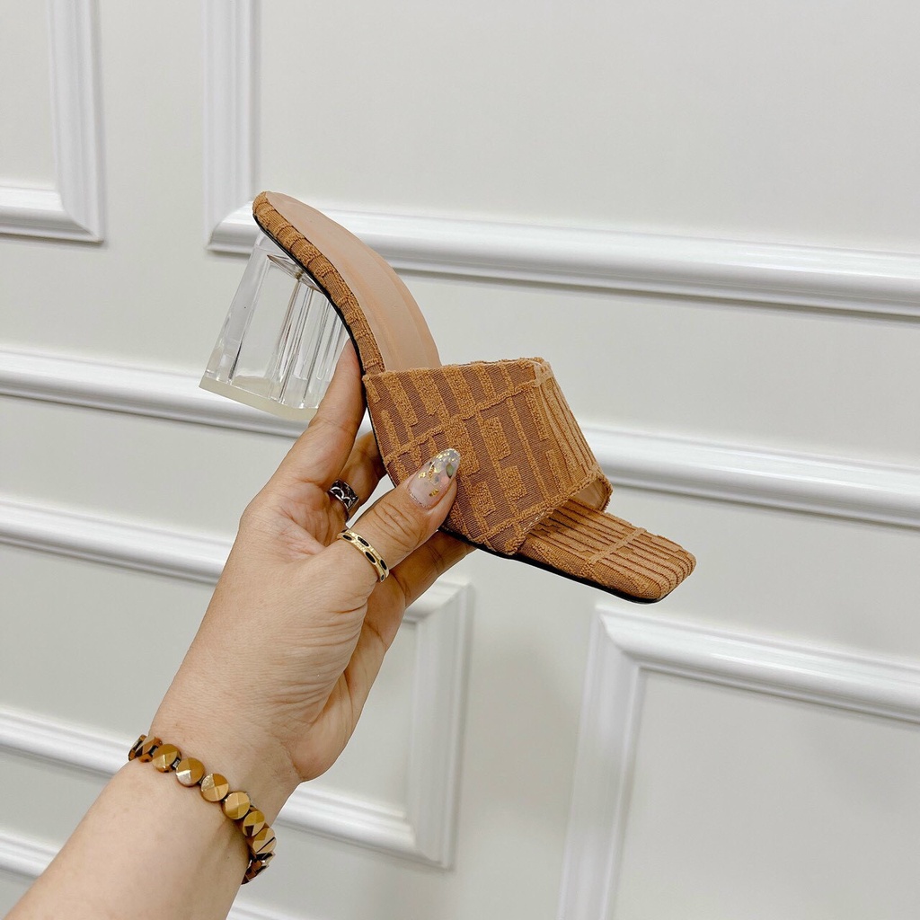 Guốc Nữ, Dép Cao Gót 7p Chất Nhung Mềm Họa Tiết Nổi Phối Gót Mica Trong Lên Chân Cực Xinh - Chị Chảnh Store