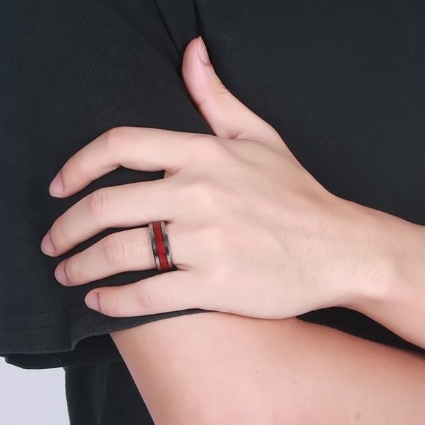 Nhẫn nam nữ tròn Unisex màu bạc đỏ Thời trang SAZ chất liệu Titan đẹp đơn giản - Nhẫn Red Wood