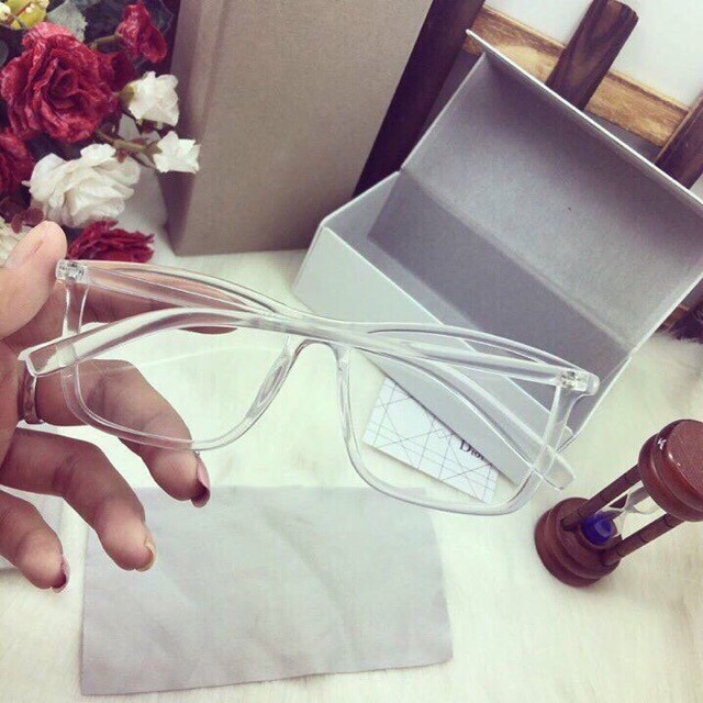 [GIÁ SỈ] Mắt kính thời trang chữ V tây trong suốt gọng tăm siêu đẹp