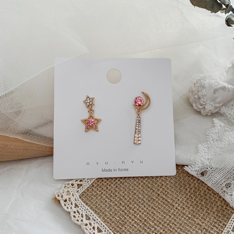 Bông tai màu hồng bất đối xứng hình mặt trăng và ngôi sao MS59