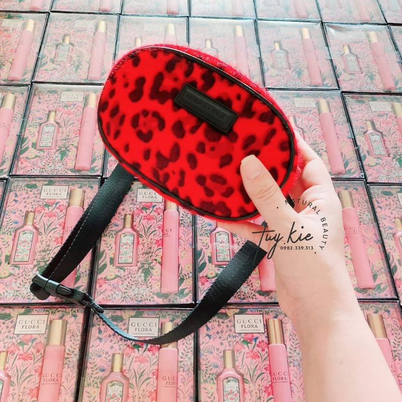 Túi Bao Tử Kendall + Kylie Đốm Đen Nền Đỏ