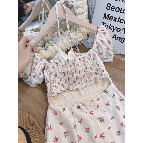Đầm hoa cổ yếm cúp ngực hở lưng