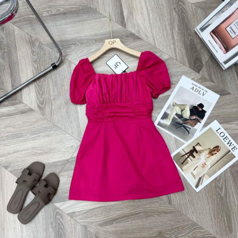 Váy cổ vuông dúm eo