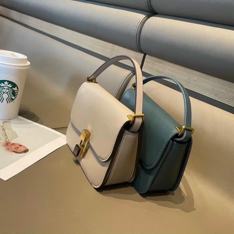 TNS-Túi đeo vai cao cấp khoá đính đá sang chảnh C•and•K stone embellished shoulder bag-màu kem nâu cực kỳ tây