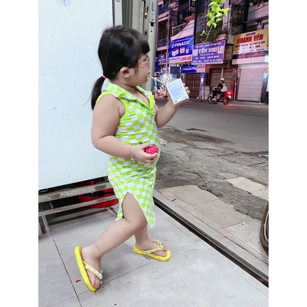 Đầm Body sọc  Hot Trend Siêu Xinh - sát nách xẻ tà (7-25kg)