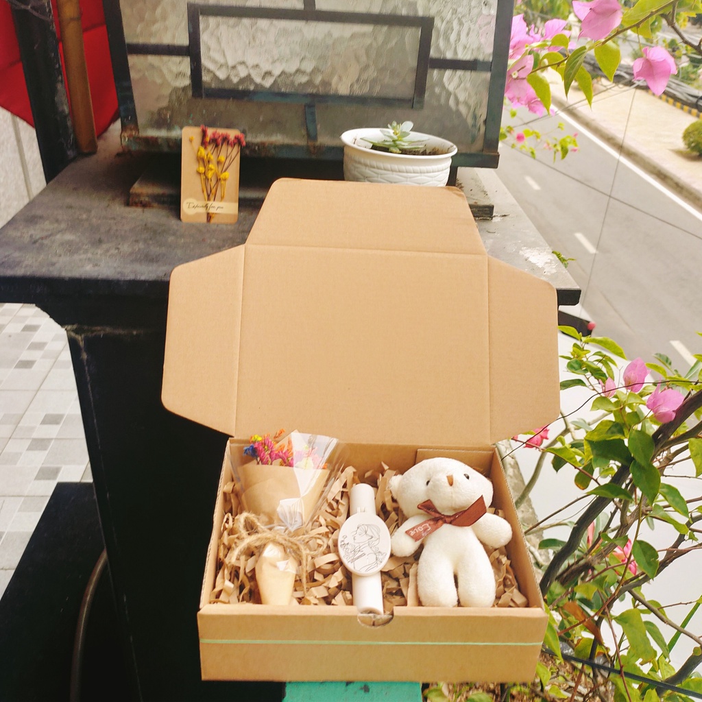 Set quà tặng sinh nhật, quà bạn gái son, gấu bông, hoa và thiệp