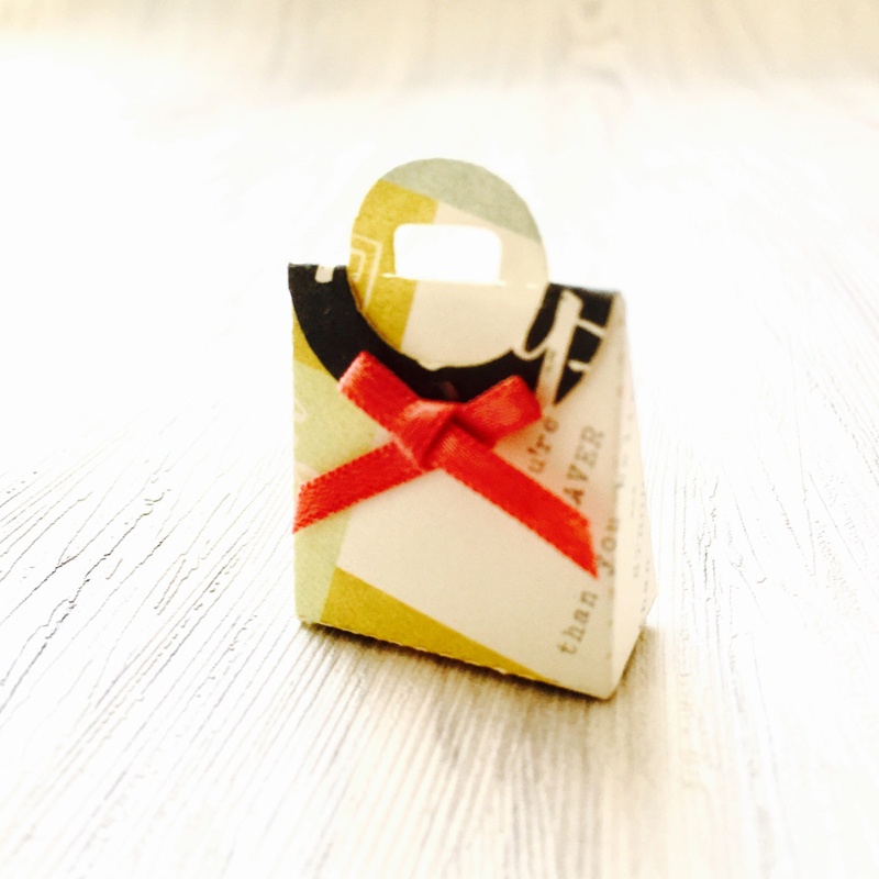 Khuôn Cắt Giấy Làm Từ Kim Loại Hình Hộp Đựng Thẻ Trang Trí Scrapbook