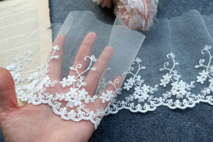 Vải ren hoa xinh xắn nhiều mẫu mã 13 - 20.5 cm dùng để trang trí áo quần