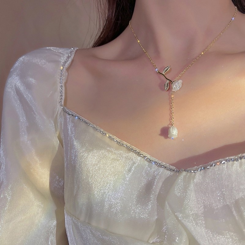 Vòng cổ Mặt Hoa Hồng Vàng