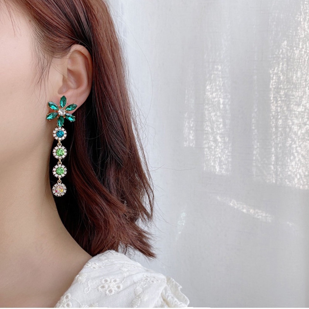 Khuyên Tai Nữ Trang Dáng Dài Tạo Hình Độc Đáo