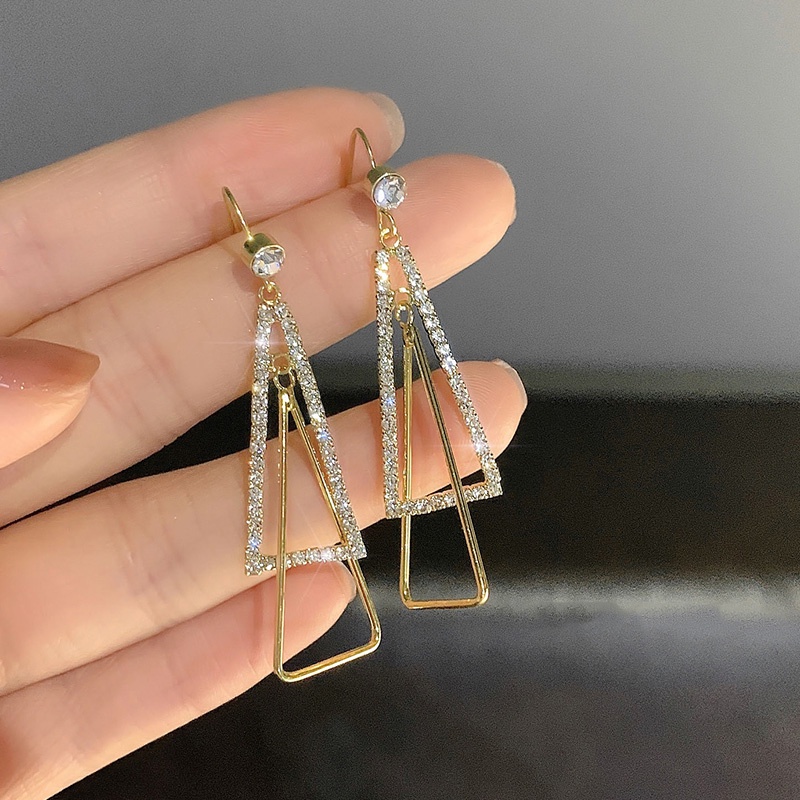 Bông tai hình tam giác đính đá sang trọng tinh xảo