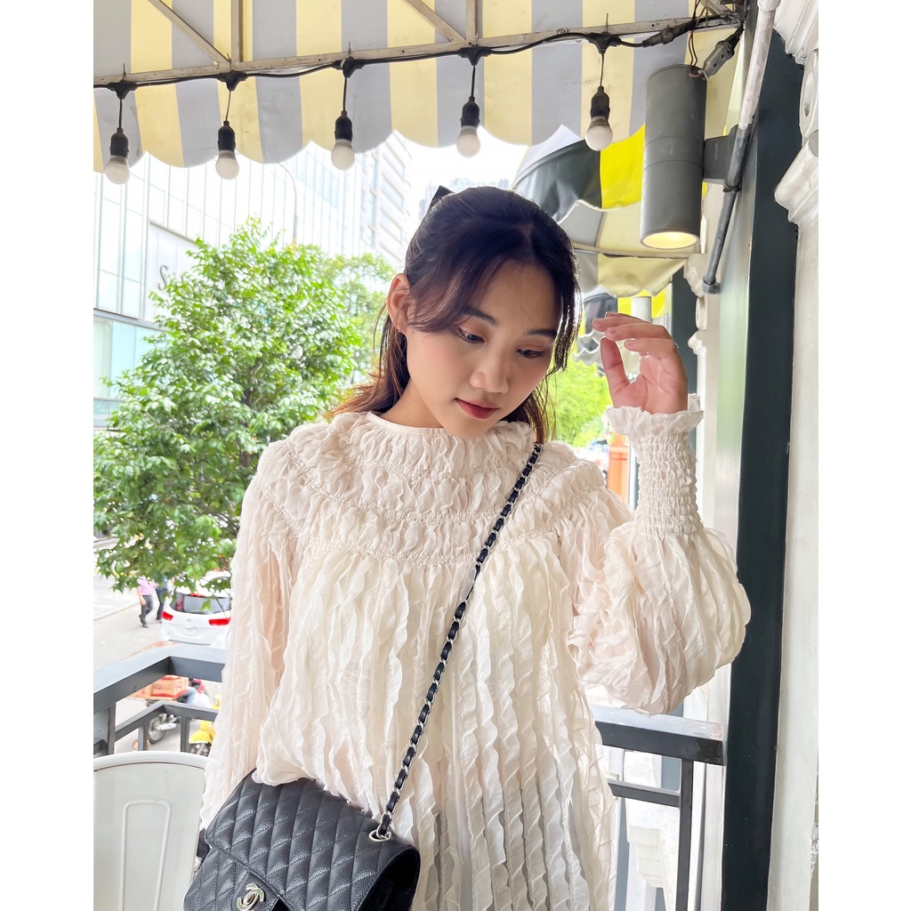 (HÀNG SẴN - ẢNH THÂT) Aó voan tơ nhúng cổ, tay dài. Áo sơ mi cổ tròn 2 màu Be &amp; Đen FREESIZE