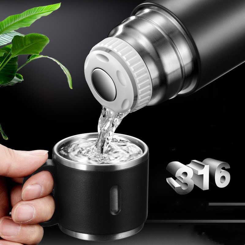 Bình giữ nhiệt JN june nice 580ml, bên trong là inox 316 bên ngoài được bọc bởi inox 304, nắp đậy của bình tiện lợi